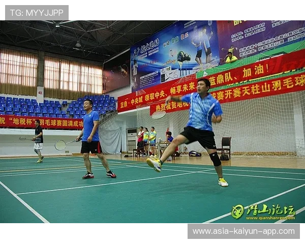 羽毛球赛场惊现“诡异回球”