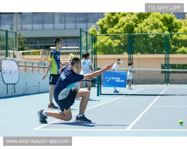 球童身份助力NCAA冠军圆梦网球赛场，网球的球童能挣多少钱